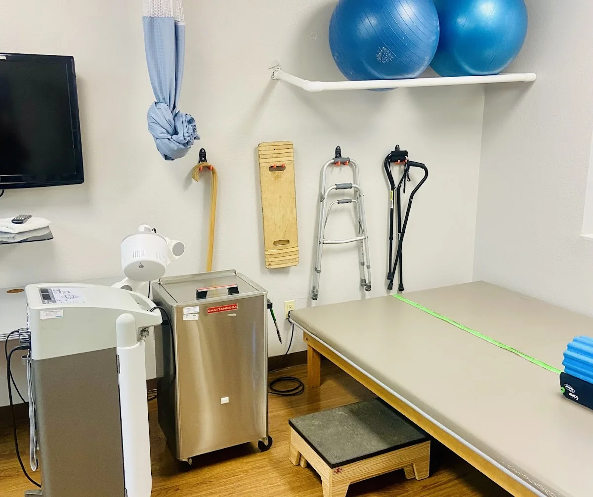 Fair Park Health & Rehabilitation Center - Photo 5