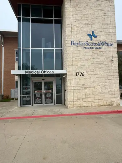 Exterior view of Dallas outpatient program — facade